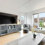 Ferienhaus Cozy & Homely House Near The Airport & Center *