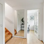 Cozy & Homely House Near The Airport & Center Ferienhaus